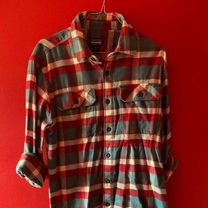 Patagonia plaid button up shirt (long sleeve)